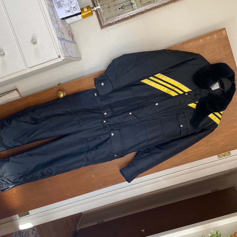 Very cool vintage snowmobile suit!! men’s large